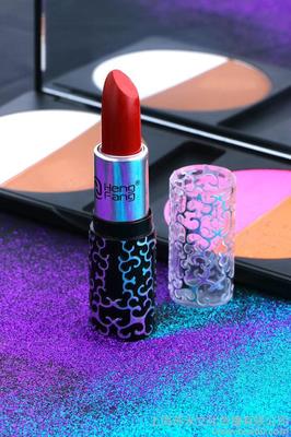 光影藝術下的魅力呈現 上海化妝品產品靜物畫冊與模特拍攝服務解析